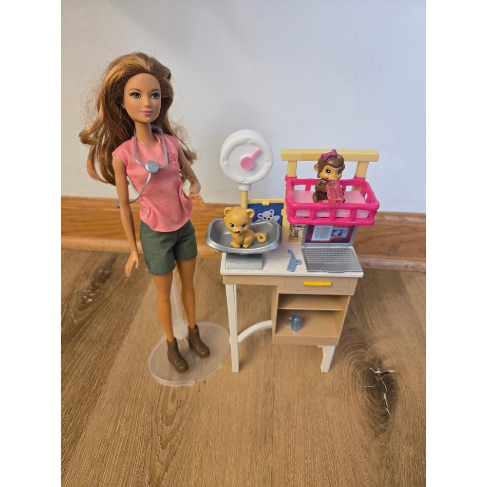 2016 Barbie Zoo Doctor Playset Complete w/ Two Patients Vet Career Doll